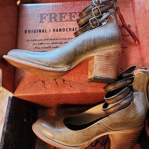 Freebird Randi. Silver green size 8